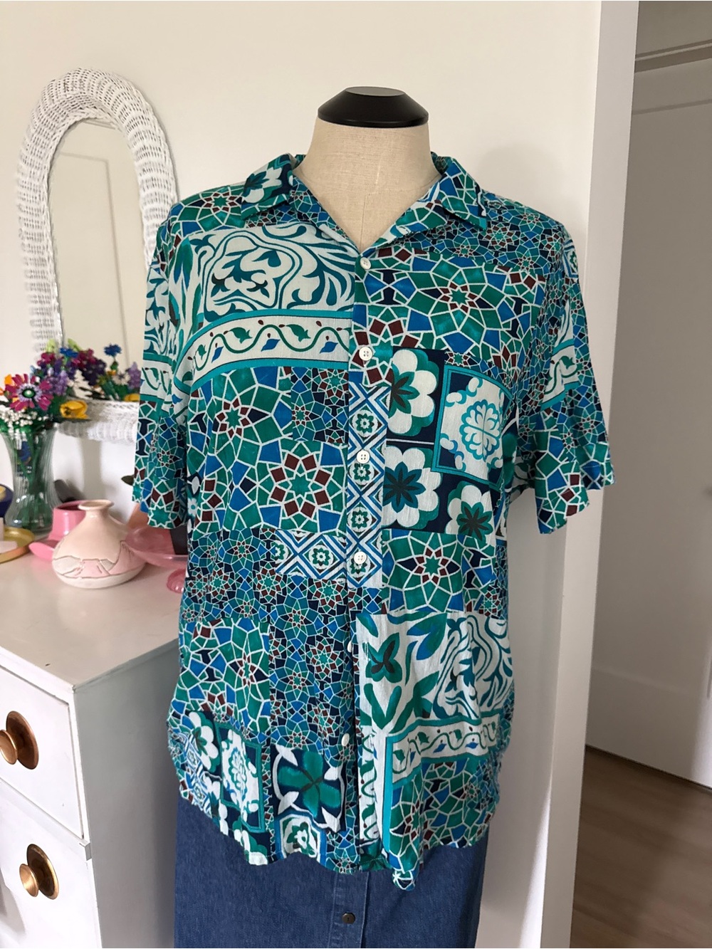 Short-Sleeve Mosaic Print Shirt in Teal